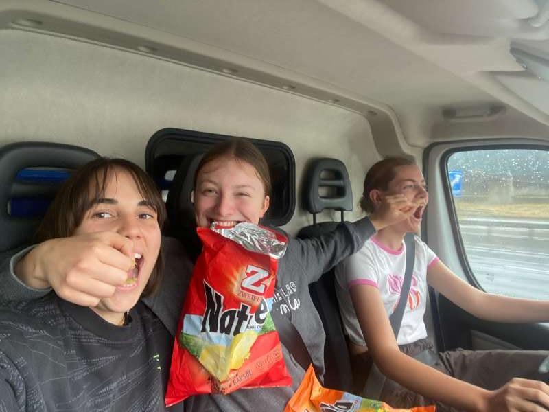 Noemie.S., Büsli auf der Autobahn