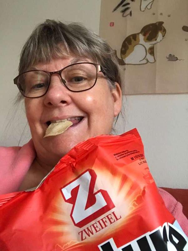 Monika.V., Devant ma télé chez moi un soir de pluie