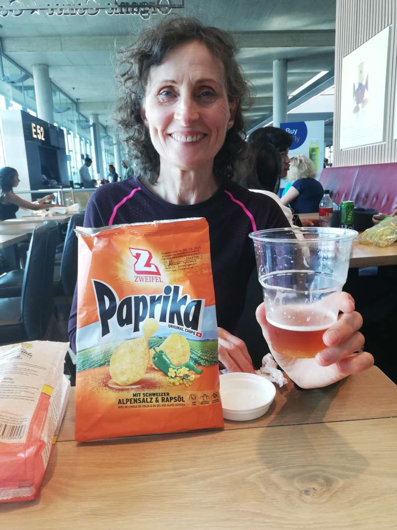 Sarah.L., Im Flughafen Zuerich