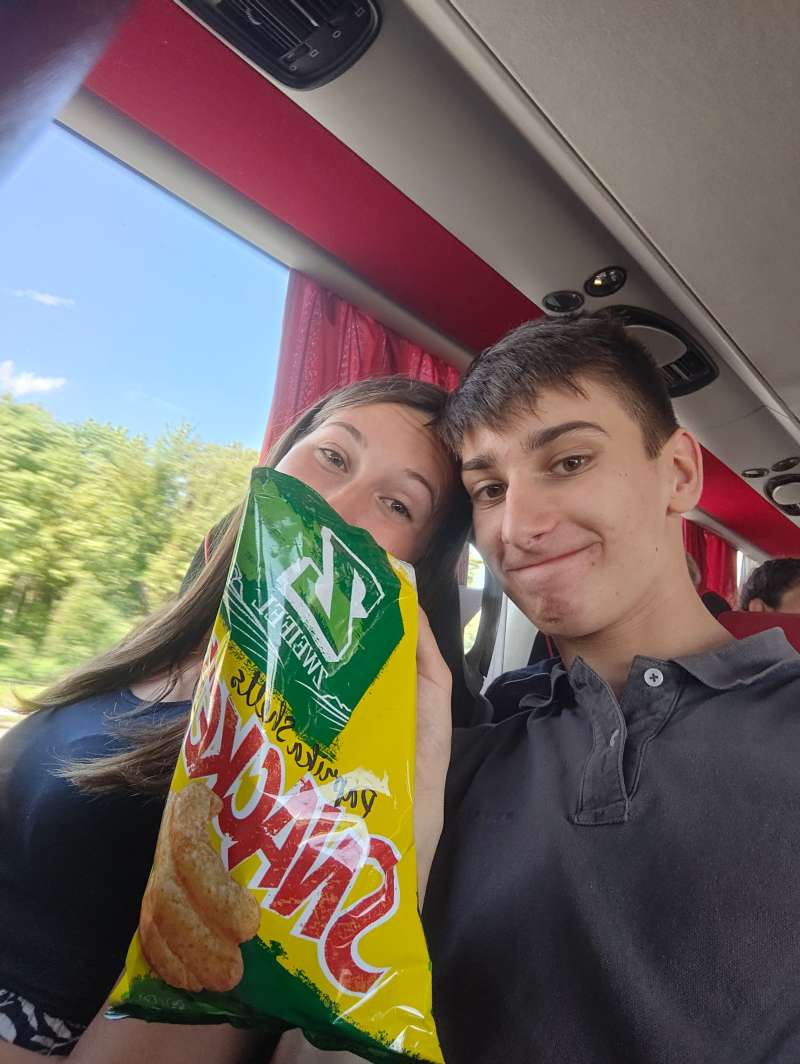 Benjamin.G., Recherswil uf de Autobahn, im Reisebus