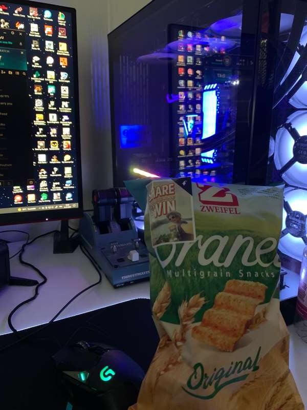 Valon.M., Devant le pc