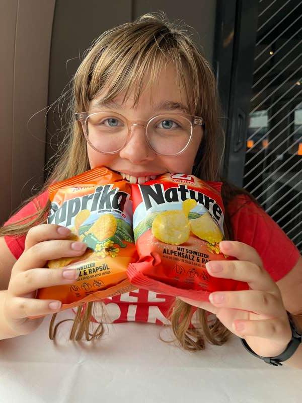 Corinne.H., im zug auf dem nachhauseweg