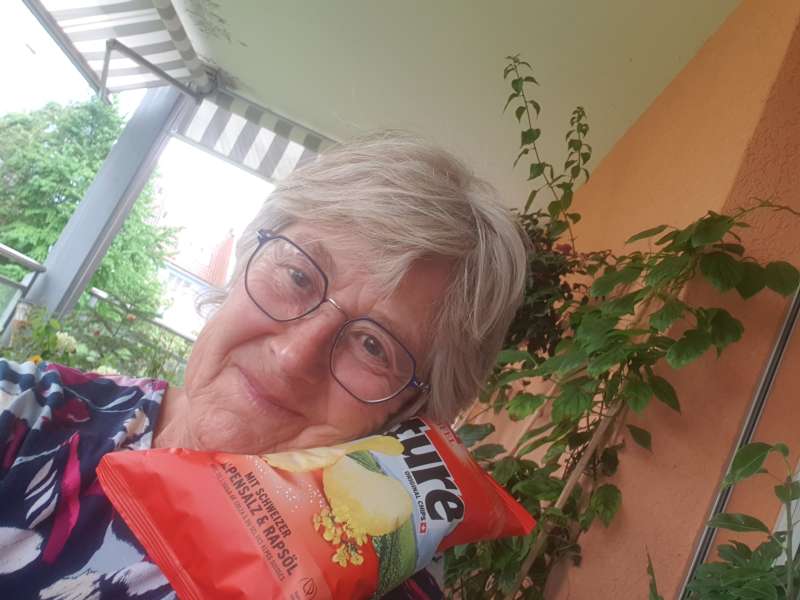 Regula.H., Zweifel Chips sogar als Kopfkissen, bei mir zu Hause