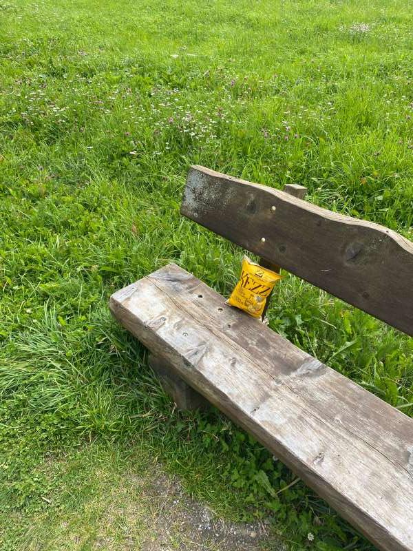 Lena.L., Verschnaufpause während Wanderung in Zernez