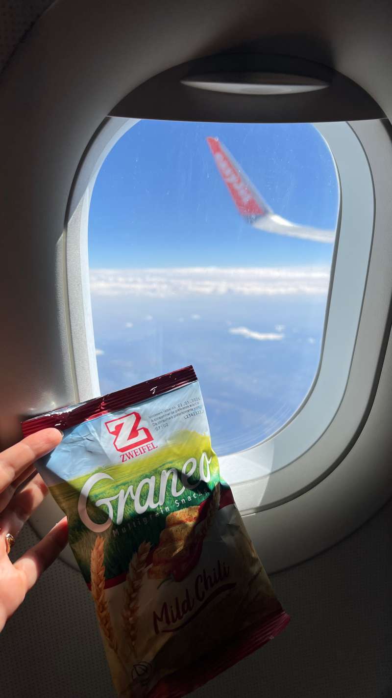 Julie.A., Dans les airs, entre Genève et La Rochelle