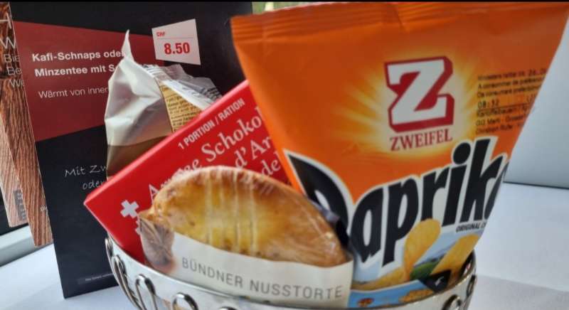 Yvette.A., Speisewagen Zürich Flughafen Pause in Weltreise