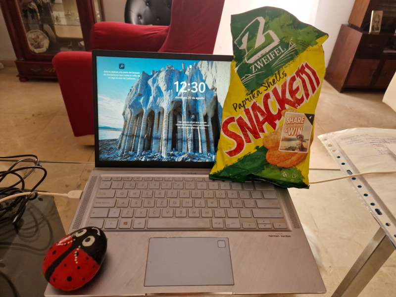 Nadine.S., Au bureau