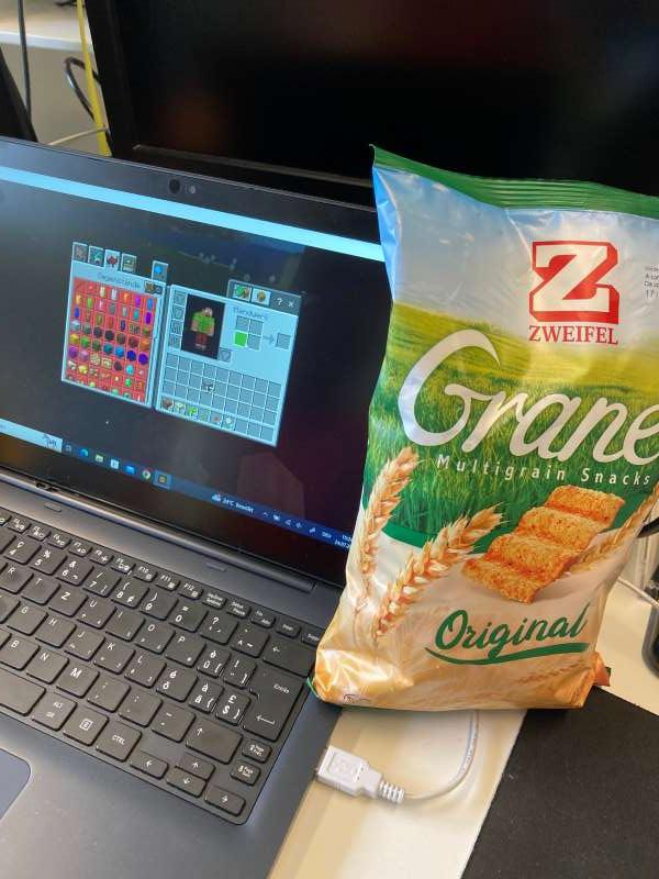 Sabine.H., Im Büro ;)