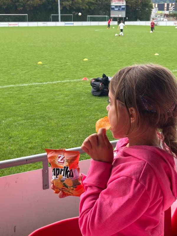 Valentina.M., Fussballfeld