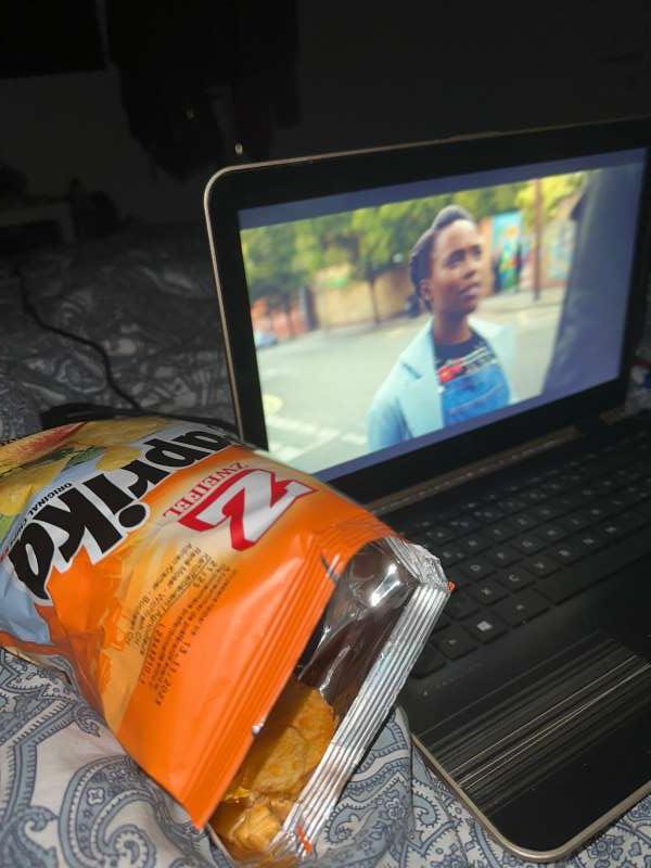 Alisha.I., Im Zimmer mit meiner Netflix serie