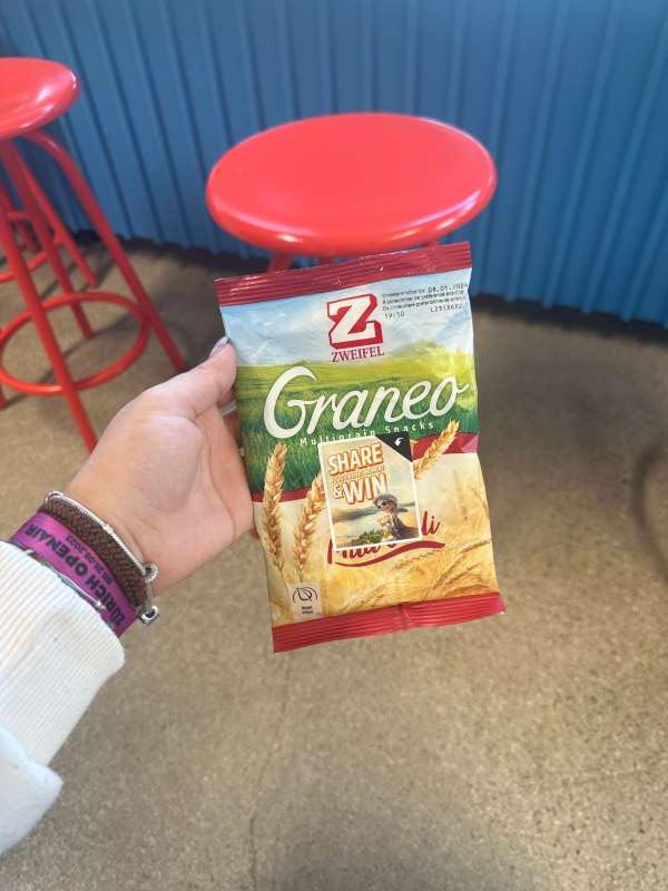 Riona.T., Bei der Arbeit