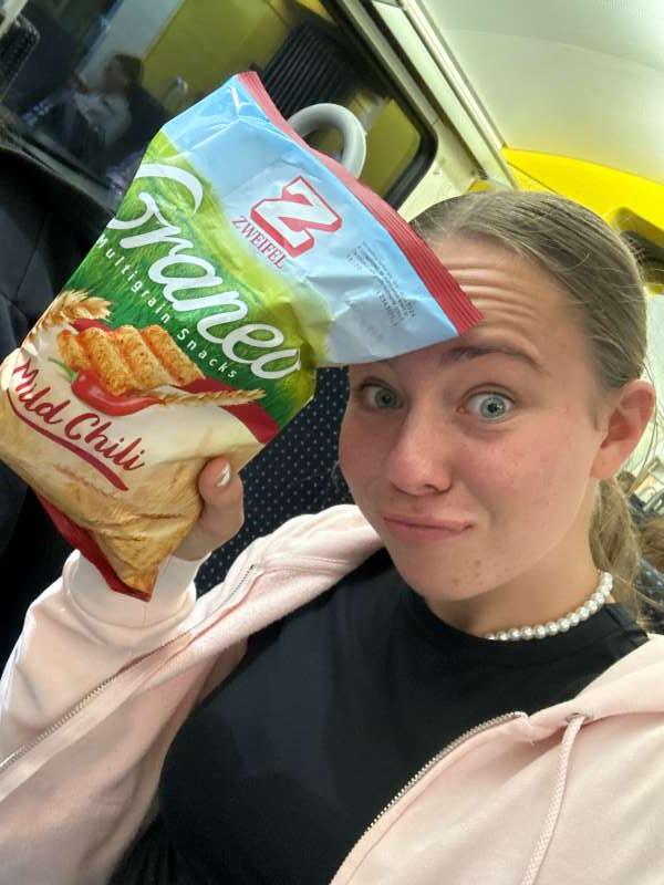 Lina.S., Bern Bahnhof