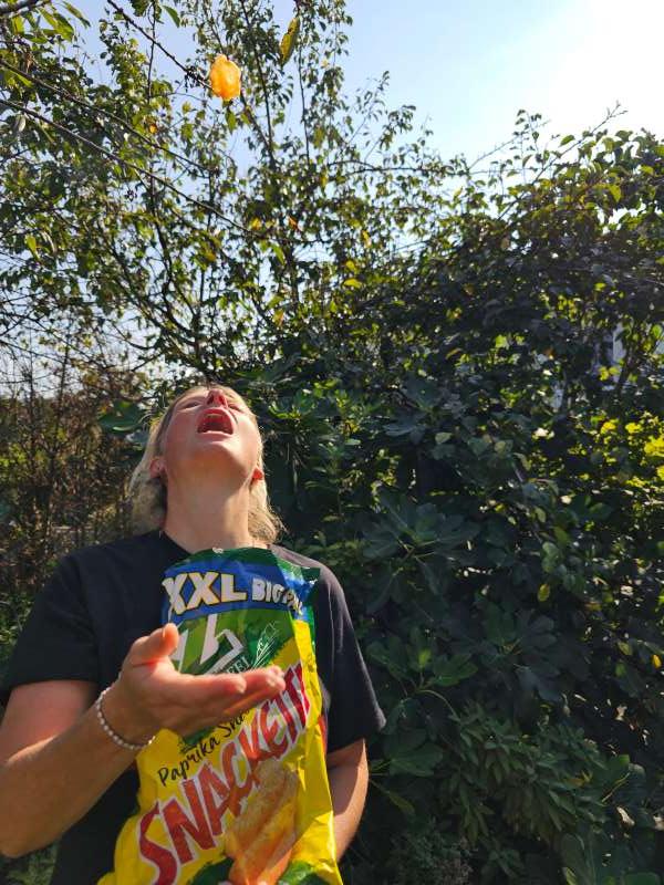 Tanya.A., Zuhause im Garten