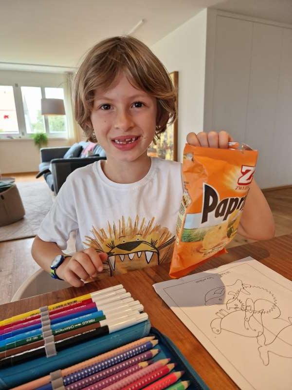 Corinne.L., Wohnzimmer bei den Hausaufgaben